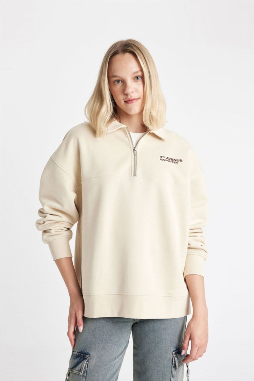 Kadın Bej Regular Fit Fermuarlı Polo Yaka Baskılı Kalın Sweatshirt