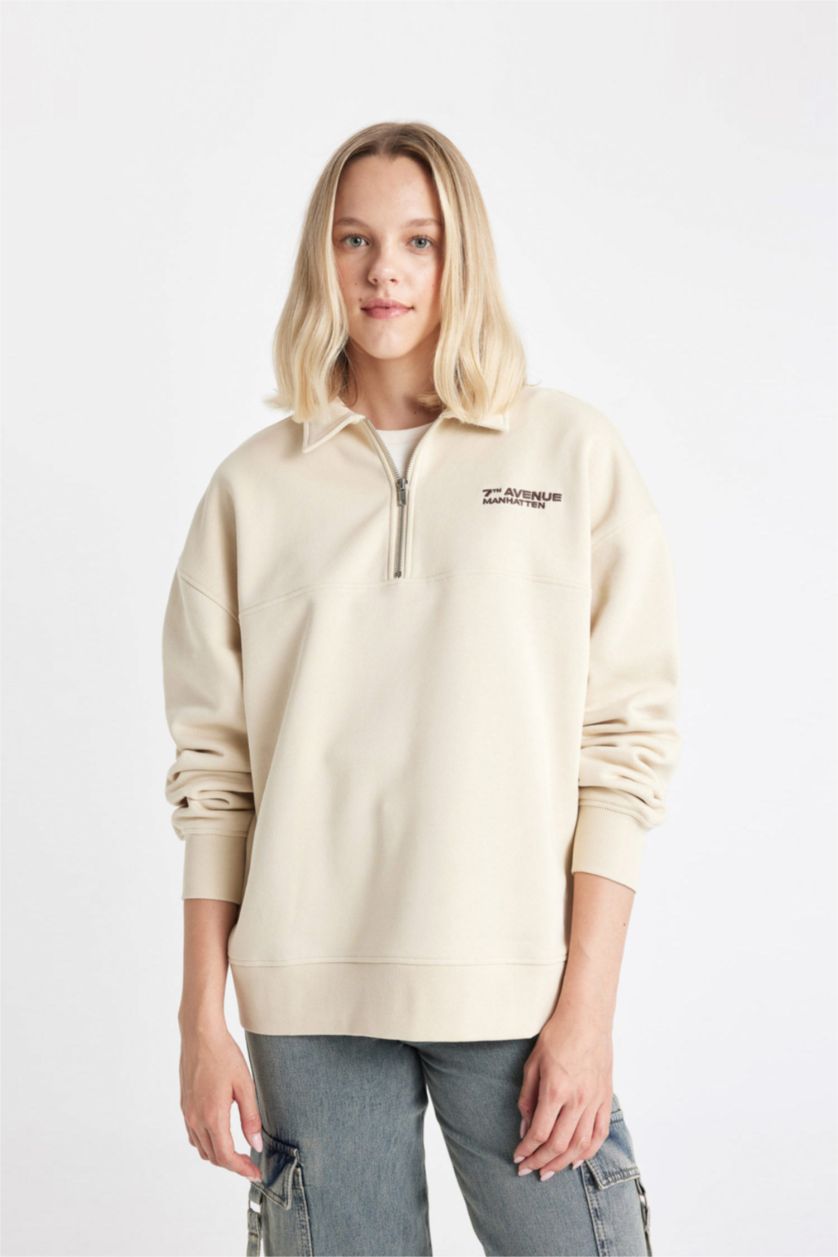 Kadın Bej Regular Fit Fermuarlı Polo Yaka Baskılı Kalın Sweatshirt