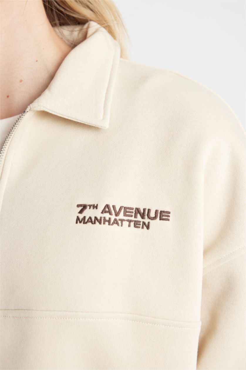 Kadın Bej Regular Fit Fermuarlı Polo Yaka Baskılı Kalın Sweatshirt