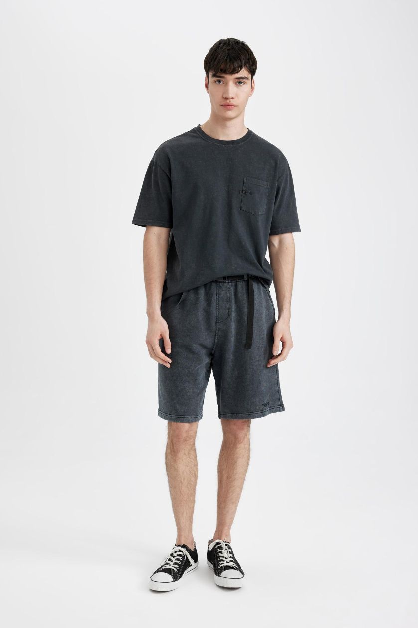 Erkek Siyah Oversize Geniş Kalıp Yıkamalı Soluk Efektli Cepli Düz Paça Şort