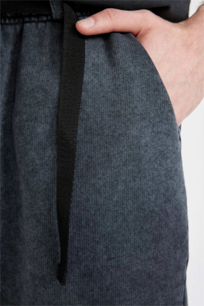 Erkek Siyah Oversize Geniş Kalıp Yıkamalı Soluk Efektli Cepli Düz Paça Şort