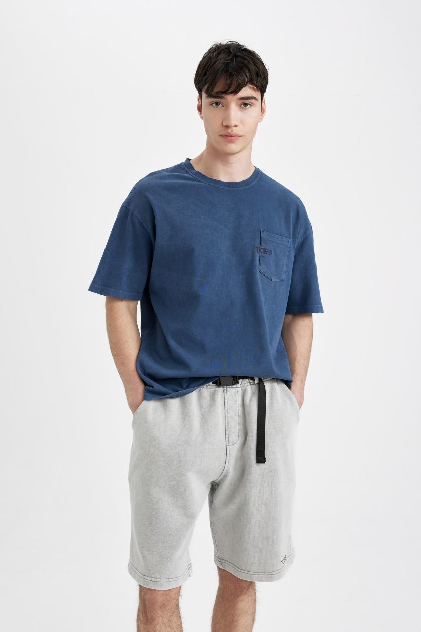 MAN Grey Oversize Regular Hem Shorts