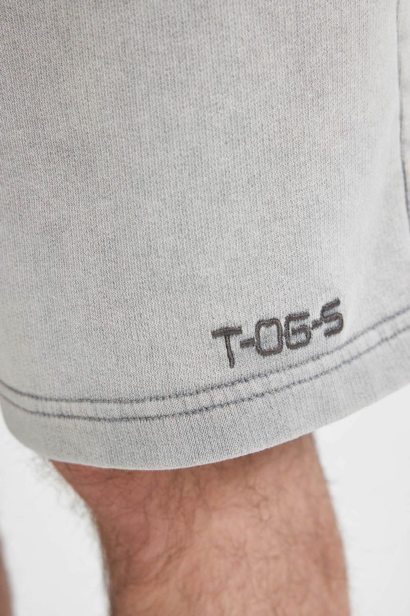 MAN Grey Oversize Regular Hem Shorts