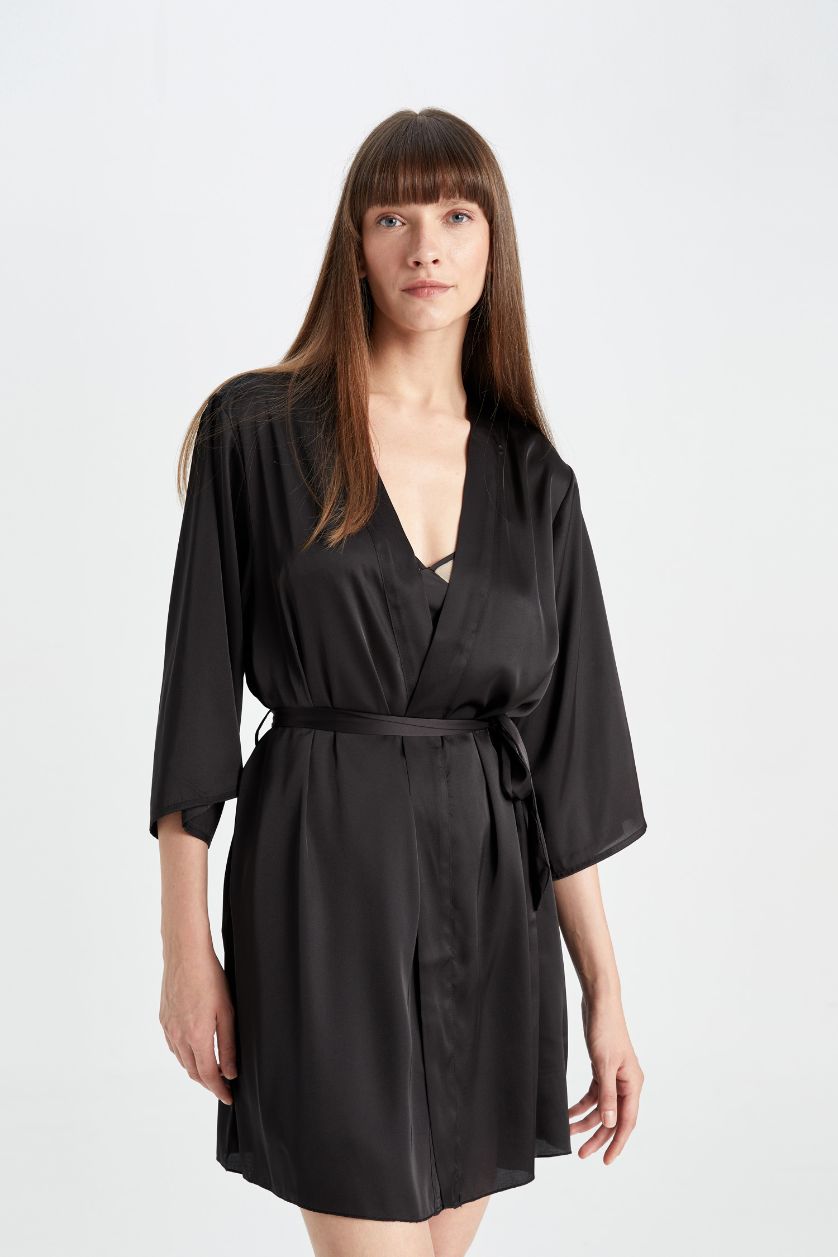 Kadın Siyah Regular Fit Wrap Yaka Saten Yarım Kol Sabahlık