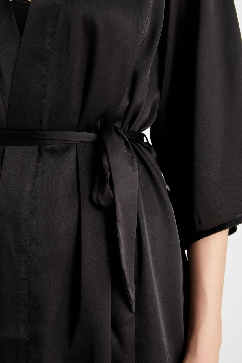 Kadın Siyah Regular Fit Wrap Yaka Saten Yarım Kol Sabahlık