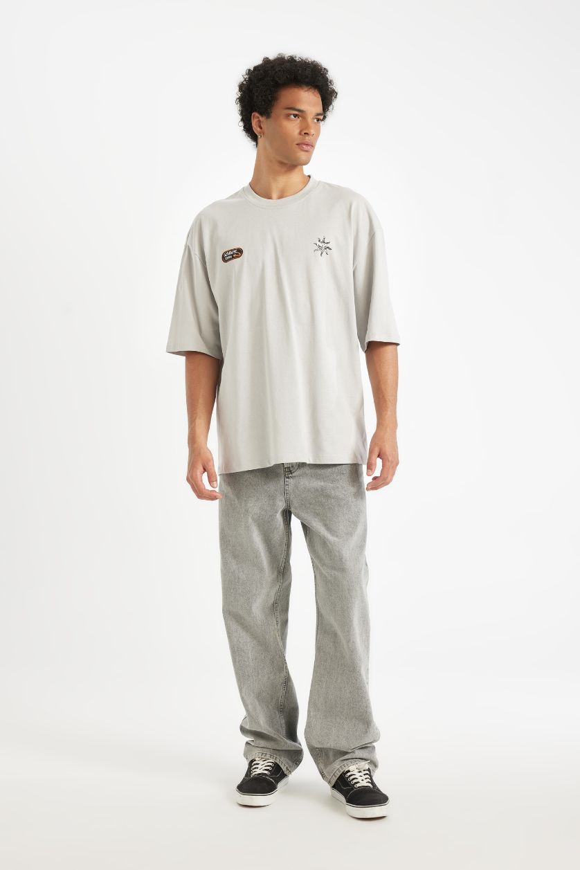 Man Light Grey Loose Fit Crew Neck Back Printed T-Shirt