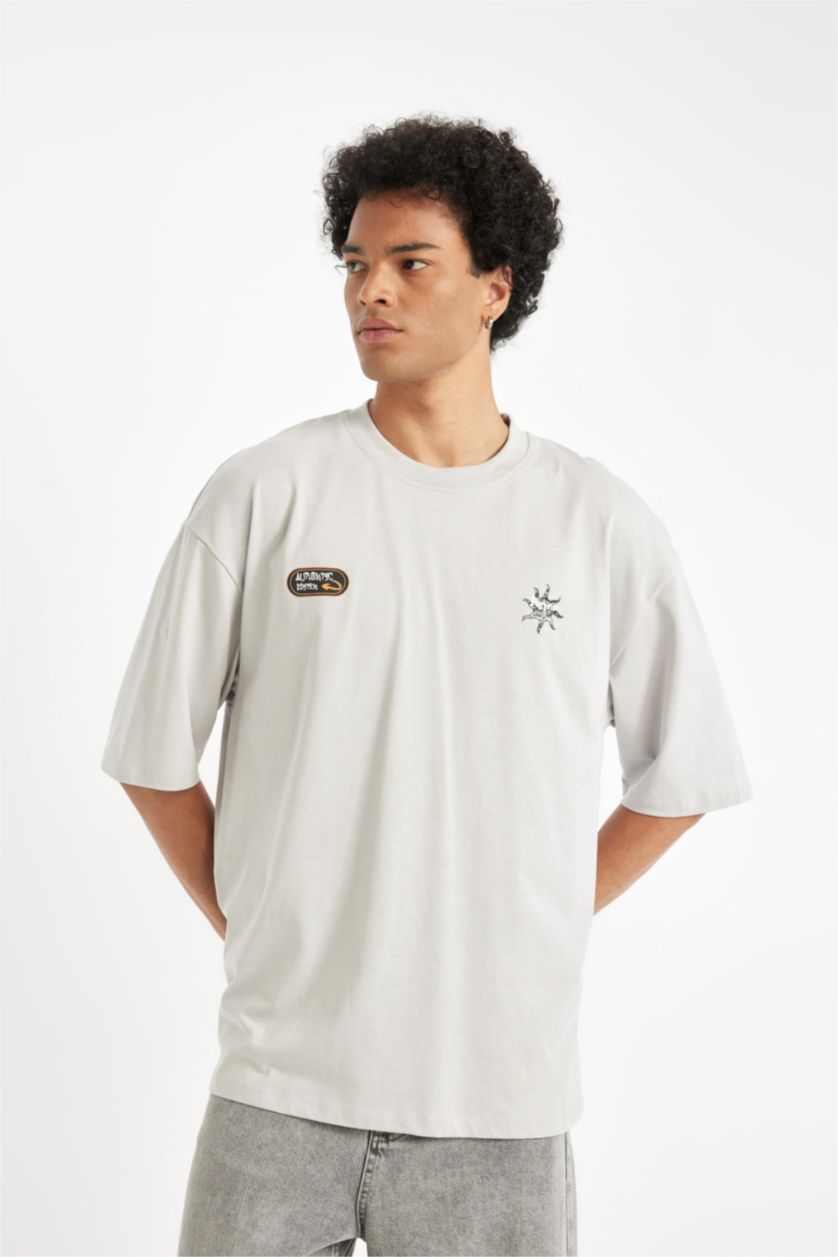 Man Light Grey Loose Fit Crew Neck Back Printed T-Shirt