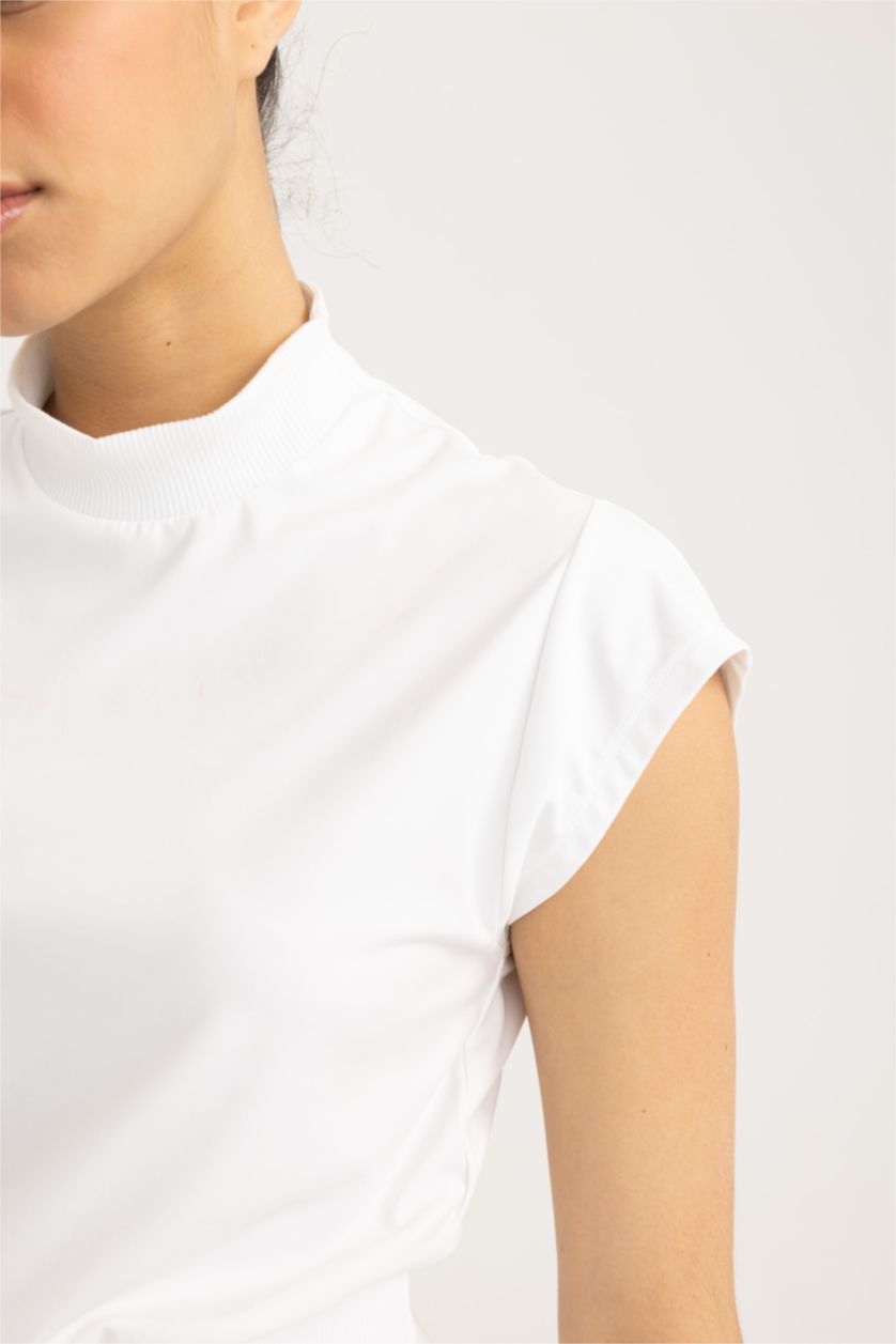 Kadın Beyaz DeFactoFit Crop Dik Yaka Sporcu Kısa Kollu Ağır Kumaş Tişört