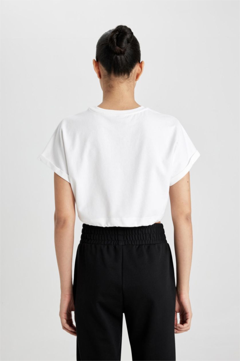 Kadın Beyaz Crop Bisiklet Yaka Baskılı Sporcu Kısa Kollu Tişört