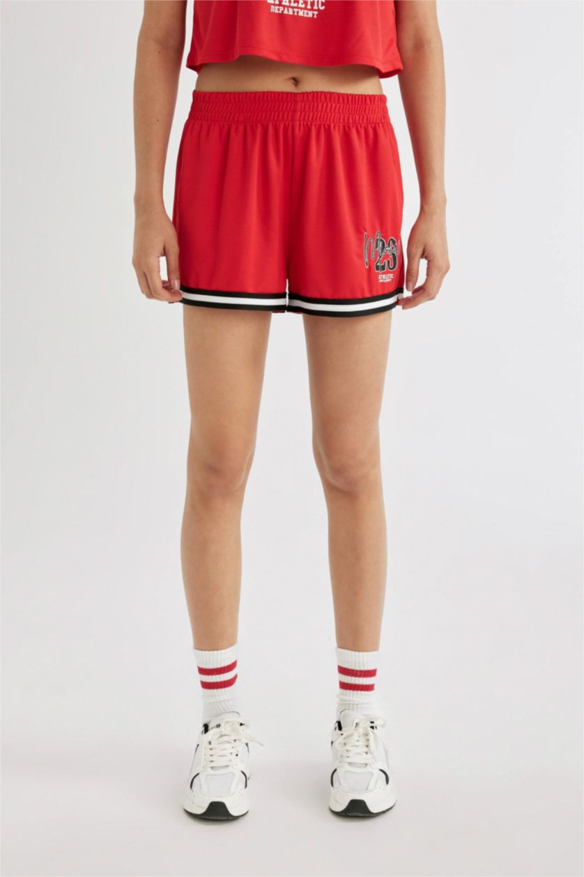 حريمي أحمر شورت قصير قصة عادية