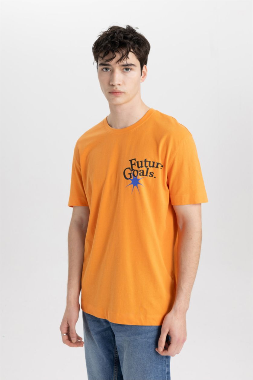 رجال برتقالي تيشيرت بطبعة من الخلف قصة عادية بياخة مستديرة