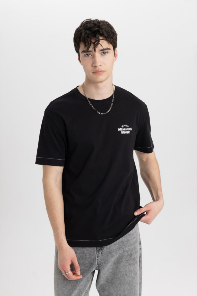 Erkek Siyah Regular Fit Bisiklet Yaka Sırt Baskılı Kısa Kollu Tişört