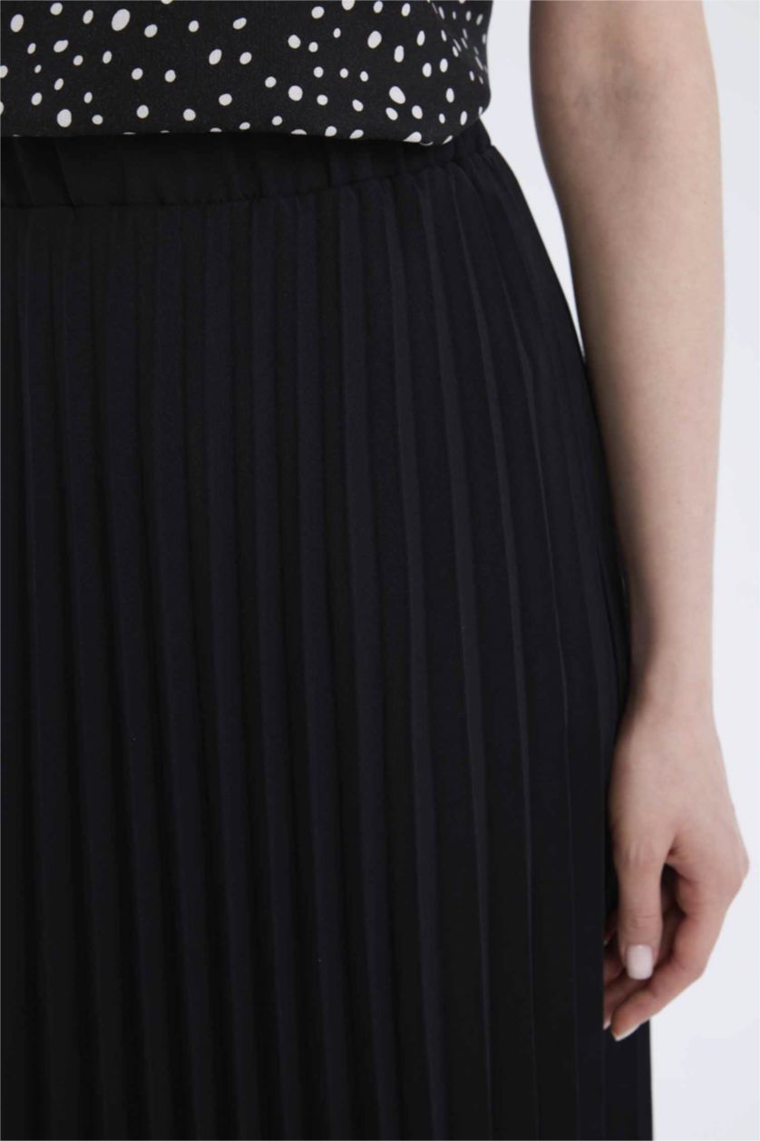 WOMAN Black Flexible Waist Basic Pleated Aerobin Midi Skirt