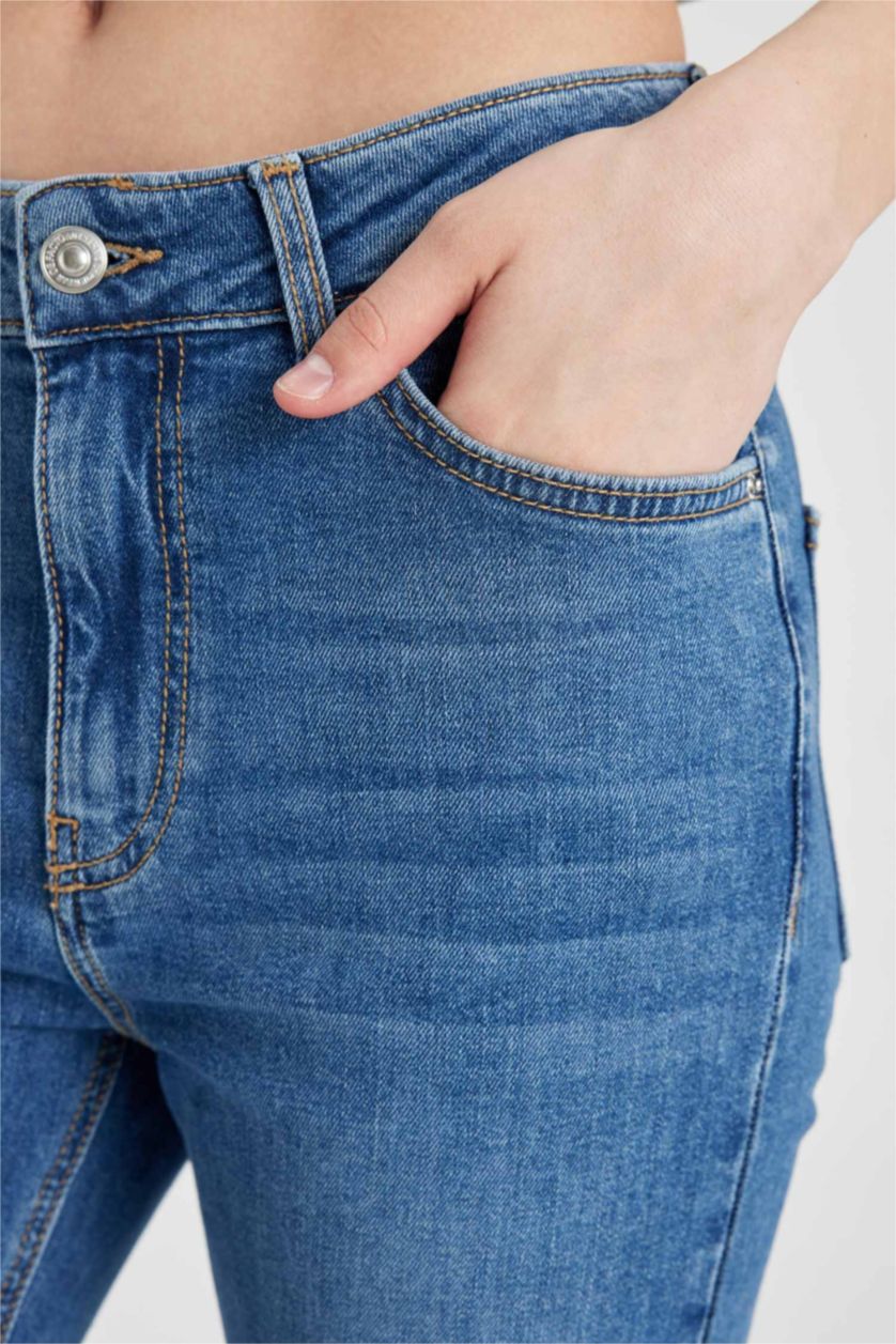 Kadın Mavi Crop Flare Fıt Yüksek Bel Paça Ucu Kesik Bilek Boy Jean Pantolon