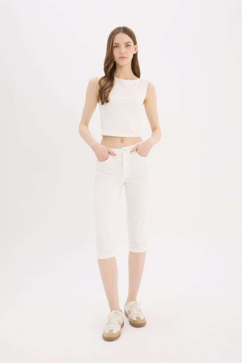 WOMAN White Normal Waist Woven Capri
