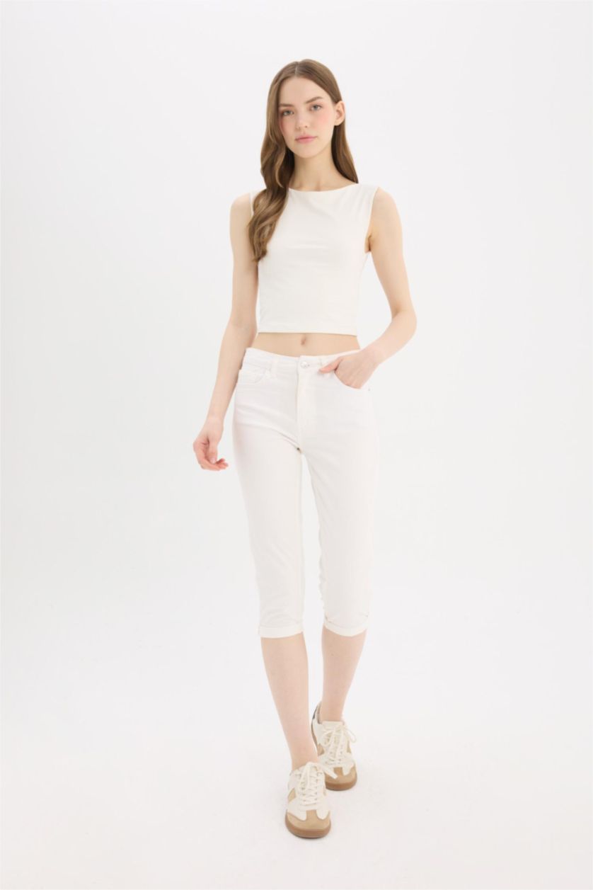 WOMAN White Normal Waist Woven Capri