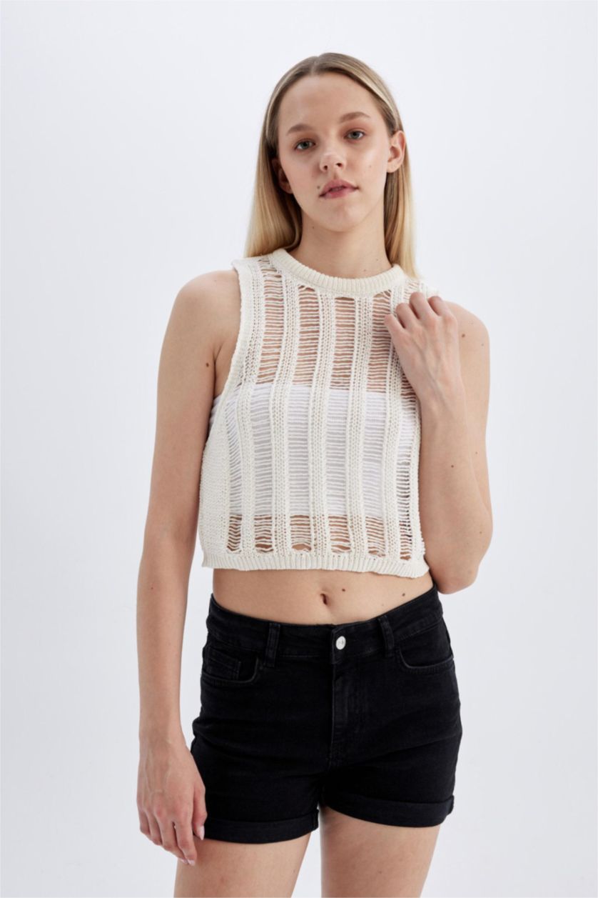 Woman Black High Waist Fold-Ankle Denim Shorts