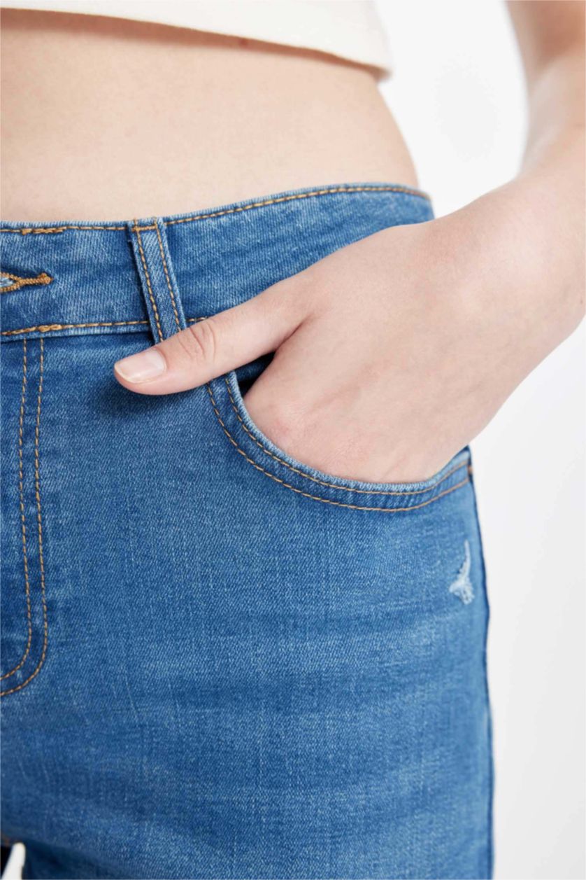 Woman Blue High Waist Fold-Ankle Denim Shorts