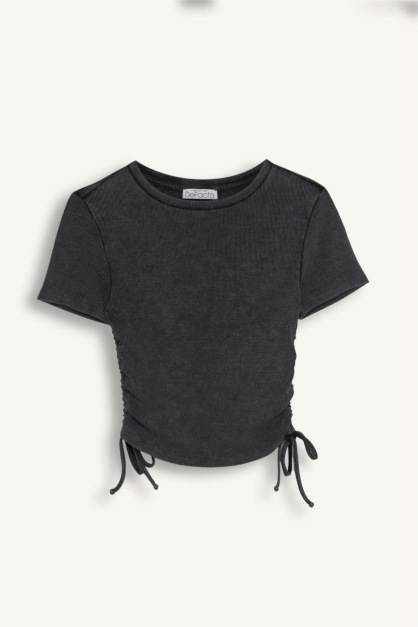 Kadın Antrasit Fitted Bisiklet Yaka Büzgü Detaylı Kısa Kollu Yıkamalı Soluk Efektli Tişört