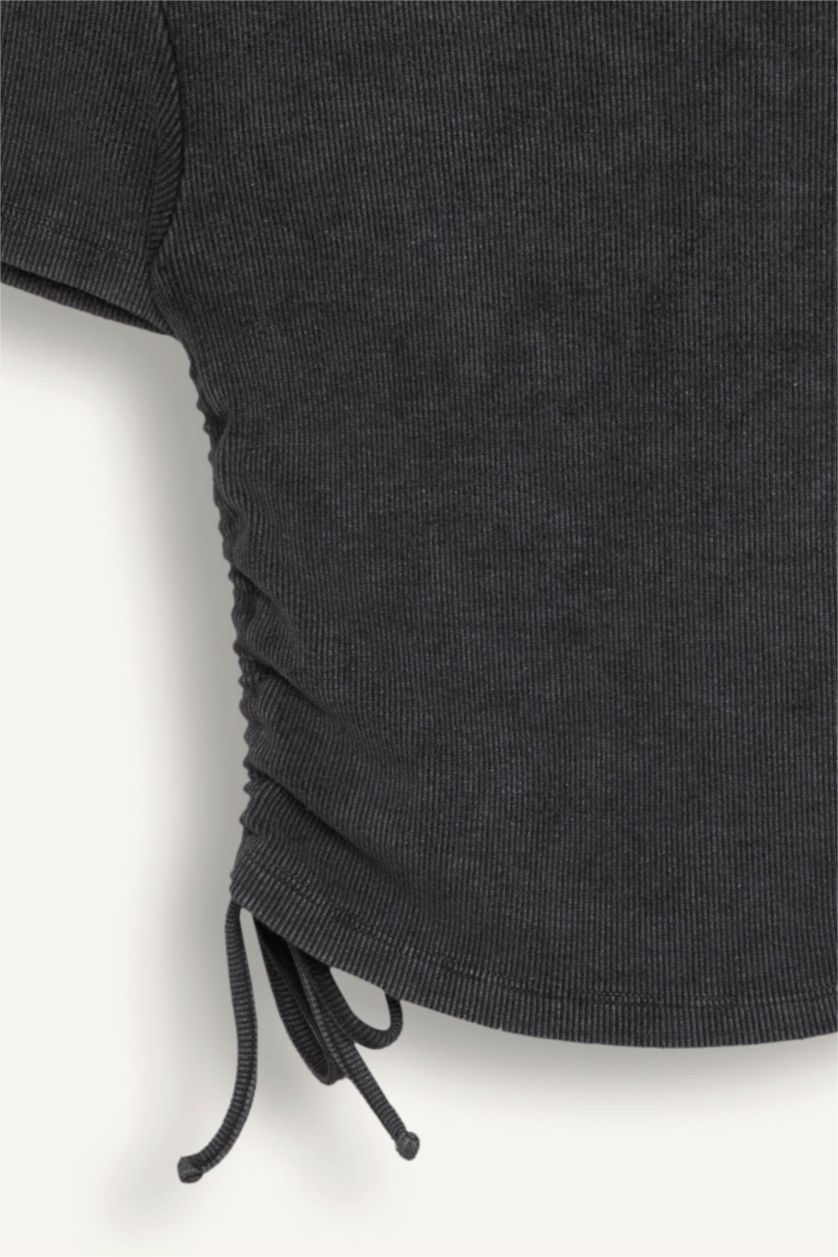 Kadın Antrasit Fitted Bisiklet Yaka Büzgü Detaylı Kısa Kollu Yıkamalı Soluk Efektli Tişört