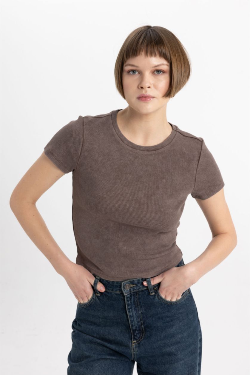 Woman Brown Fitted Crew Neck Washe Effect Basic T-Shirt