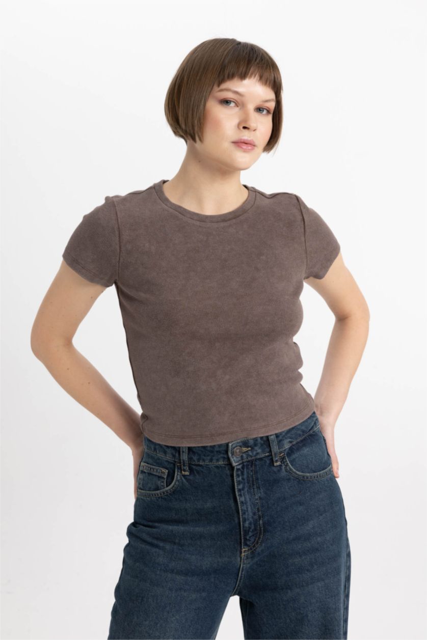 Woman Brown Fitted Crew Neck Washe Effect Basic T-Shirt
