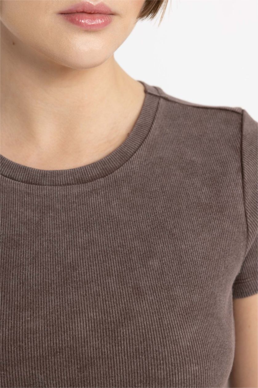 Woman Brown Fitted Crew Neck Washe Effect Basic T-Shirt