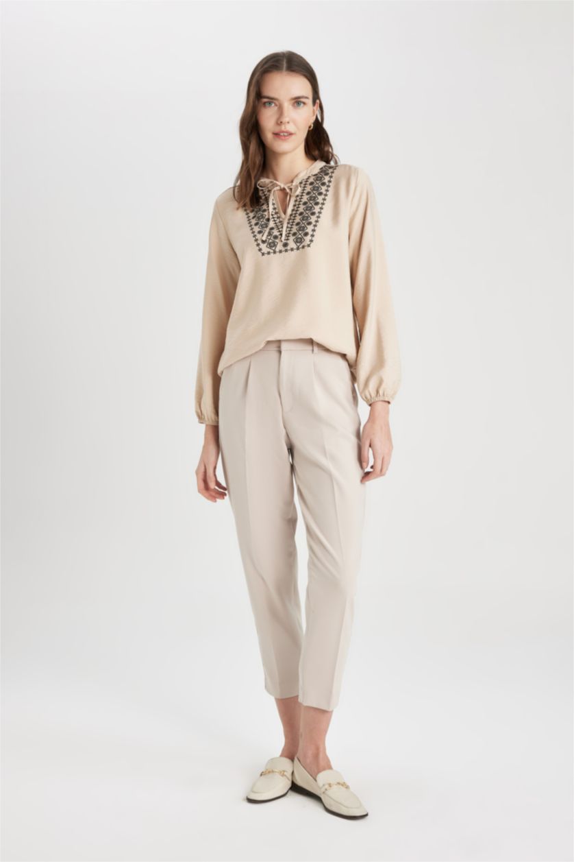 FEMME Beige Blouse coupe régulière à Manches Longues et Col Rond