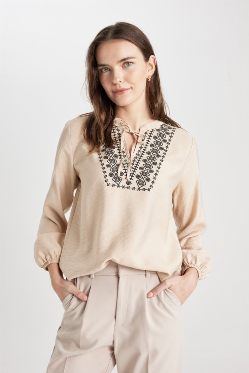 FEMME Beige Blouse coupe régulière à Manches Longues et Col Rond