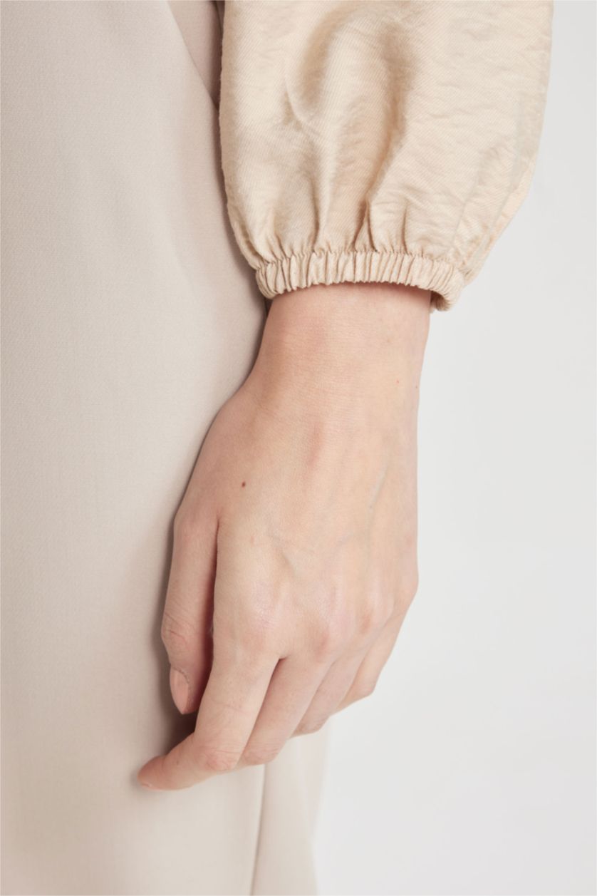 FEMME Beige Blouse coupe régulière à Manches Longues et Col Rond