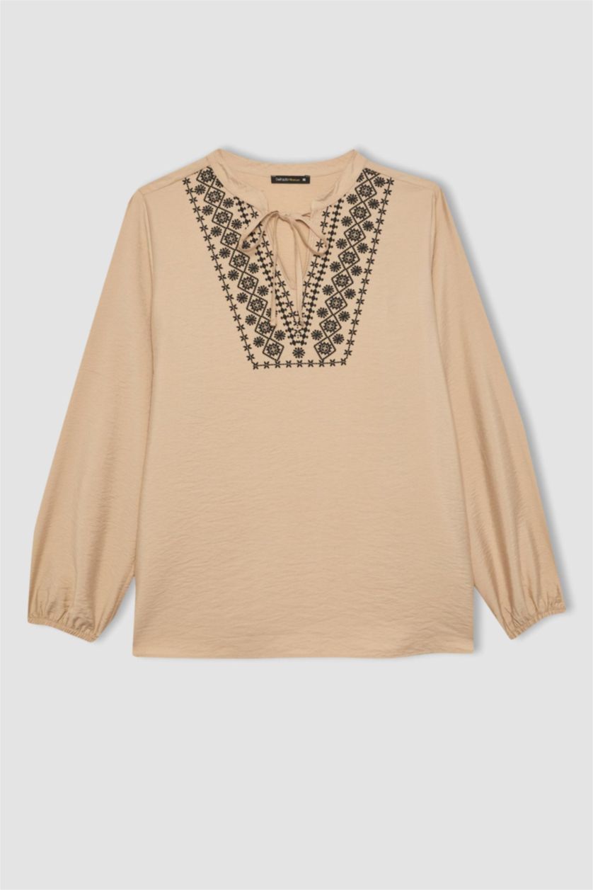 FEMME Beige Blouse coupe régulière à Manches Longues et Col Rond
