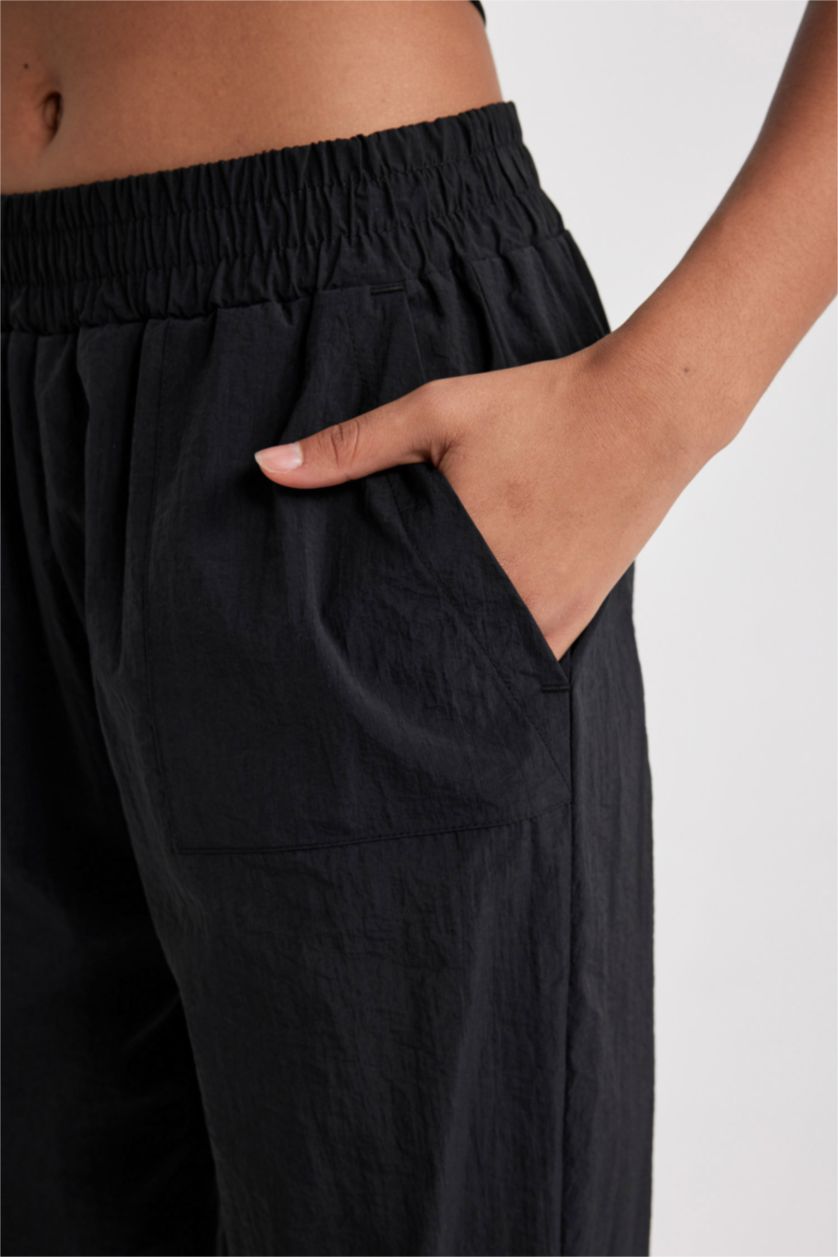 Kadın Siyah Sporcu Jogger Eşofman Altı Oversize Geniş Kalıp Beli Lastikli Paraşüt