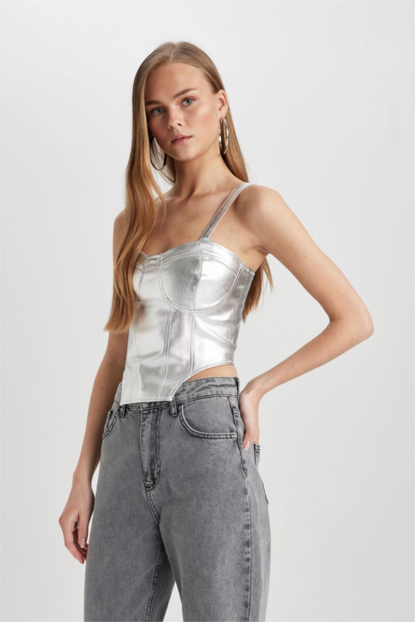 Kadın Ekru Melanj Kalp Yaka Korse Görünümlü Parlak Kumaş Askılı Bluz