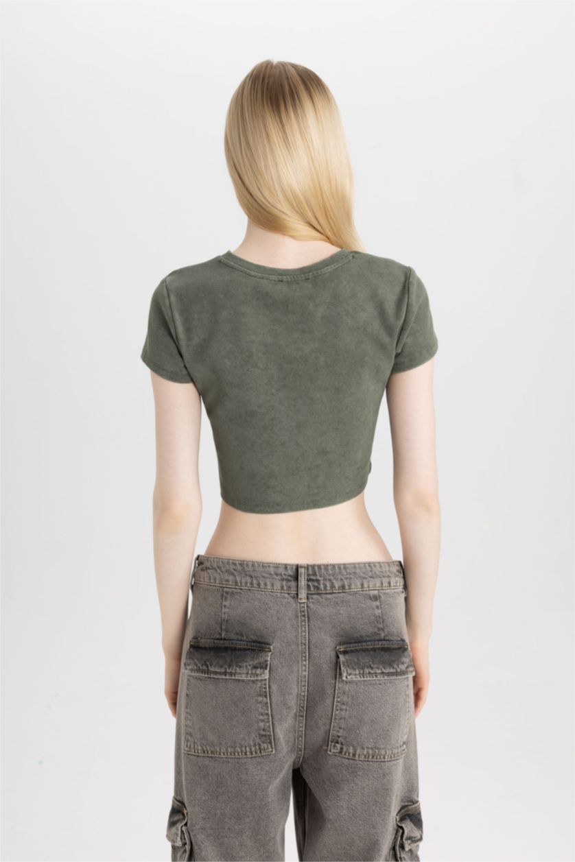 نساء كاكي كروب توب نص كم سليم فيت وبتأثير باهت