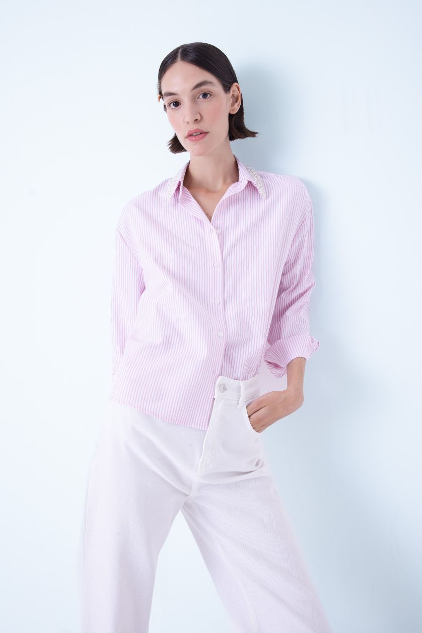 Kadın Açık Pembe Oversize Geniş Kalıp Çizgili Yaka Boncuklu Oxford Uzun Kollu Gömlek