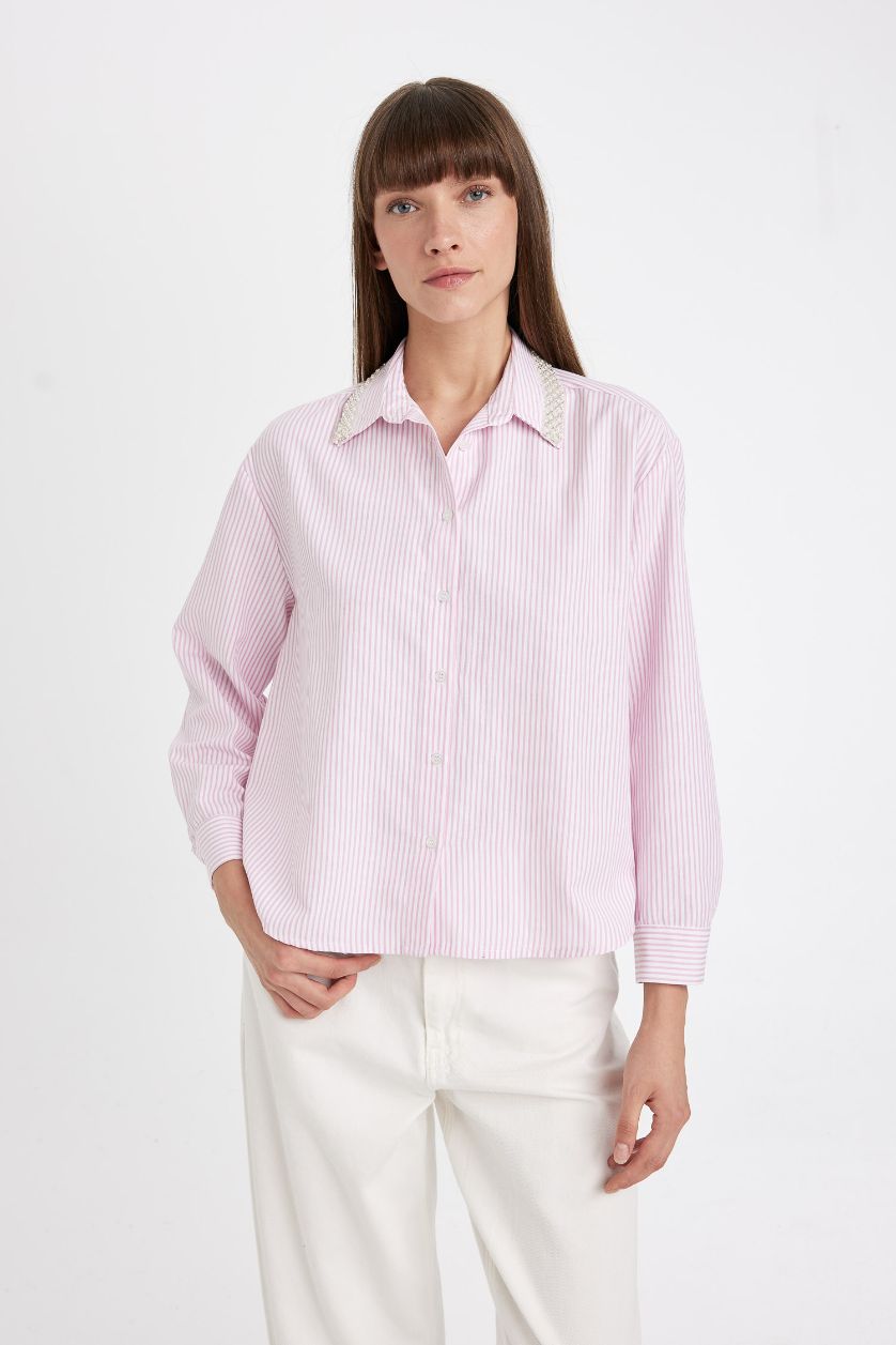 Kadın Açık Pembe Oversize Geniş Kalıp Çizgili Yaka Boncuklu Oxford Uzun Kollu Gömlek