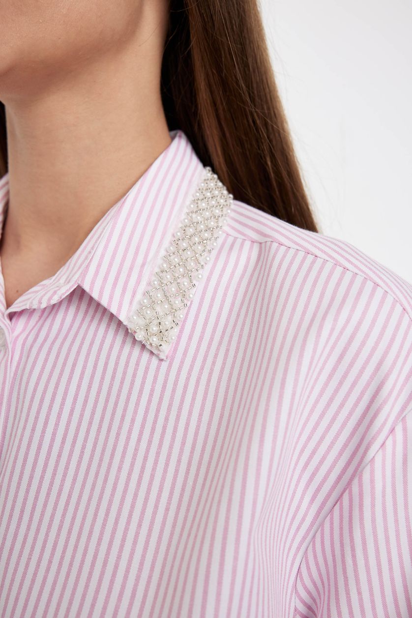 Kadın Açık Pembe Oversize Geniş Kalıp Çizgili Yaka Boncuklu Oxford Uzun Kollu Gömlek