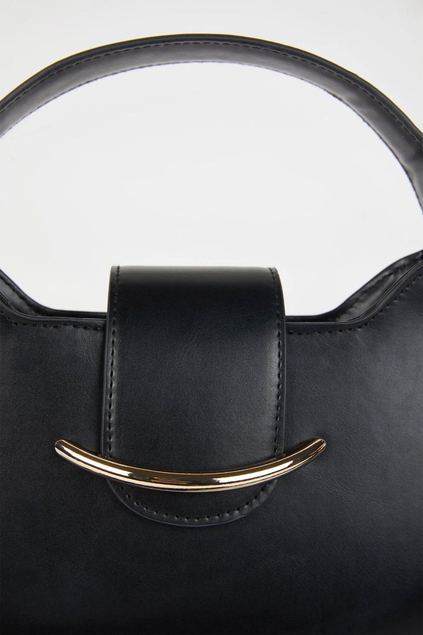 Kadın Siyah Kadın Toka Detaylı Suni Deri Omuz Çantası