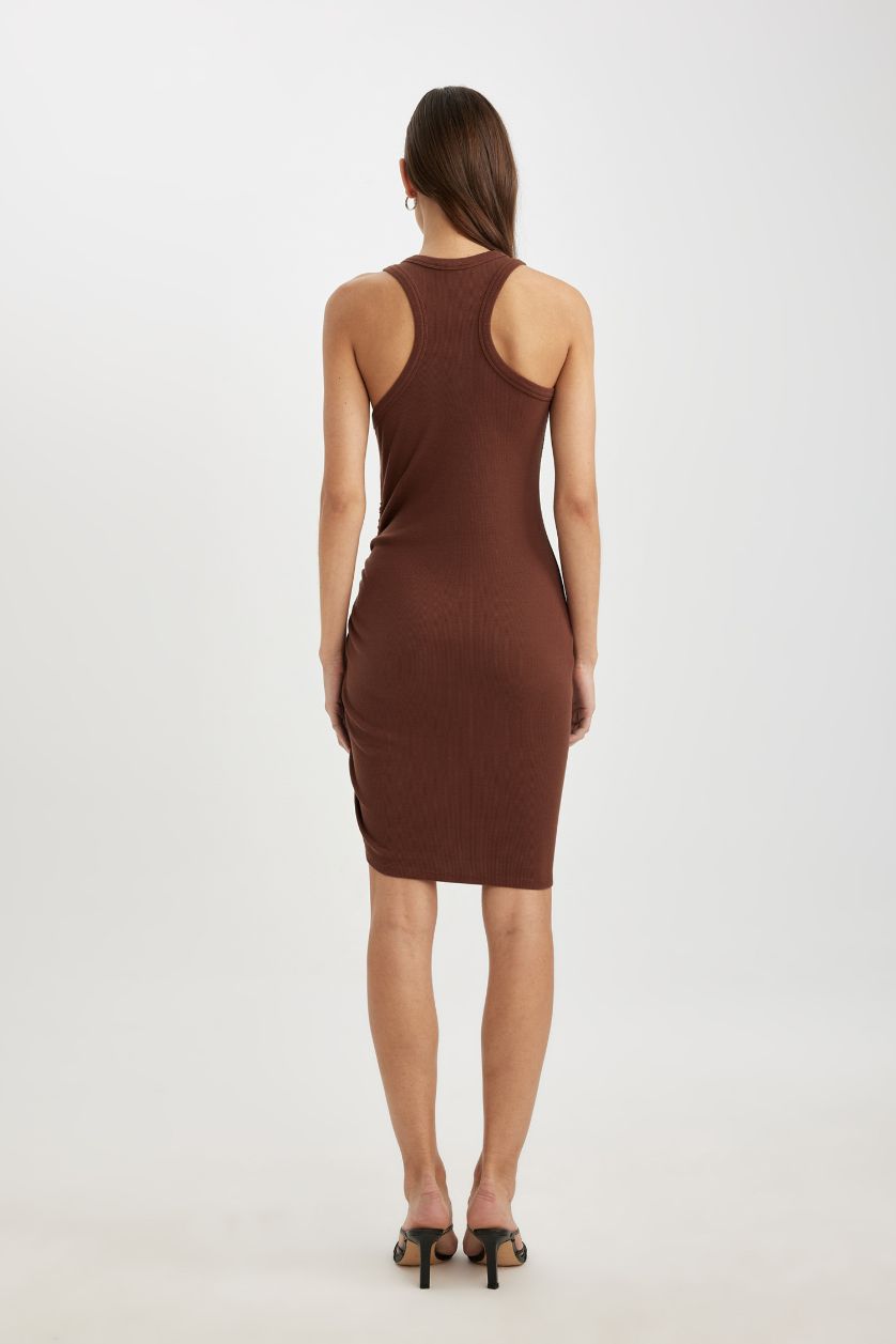 Kadın Kahve Bodycon Vücudu Saran Yuvarlak Yaka Fitilli Kaşkorse Kolsuz Mini Elbise