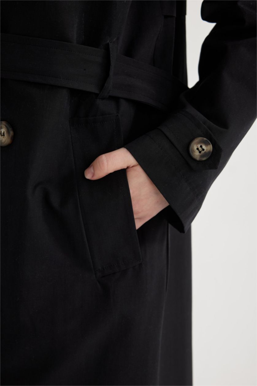 Kadın Siyah 	Su İtici Uzun Trençkot Kruvaze Yaka Düğmeli Cepli Apoletli Rüzgarlık Detaylı Kemerli Mevsimlik
