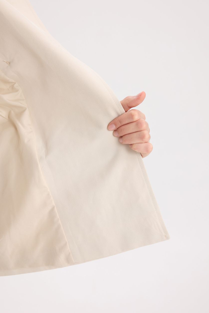 Kadın Kum Su Geçirmez Kısa Mevsimlik Trençkot Kruvaze Yaka Düğmeli Cepli Apoletli Kemerli