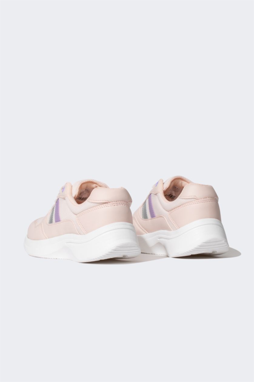 حريمي زهري فاتح حذاء رياضي حريمي جلد صناعي برباط