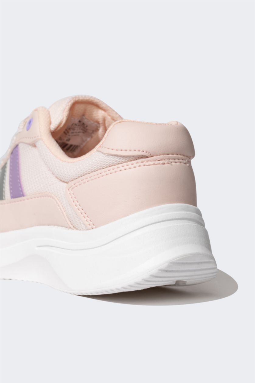 حريمي زهري فاتح حذاء رياضي حريمي جلد صناعي برباط