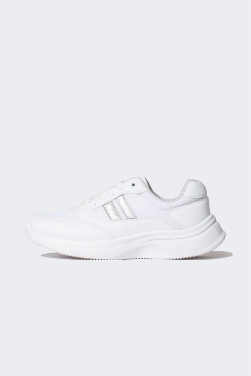 حريمي أبيض (000) حذاء رياضي حريمي جلد صناعي برباط