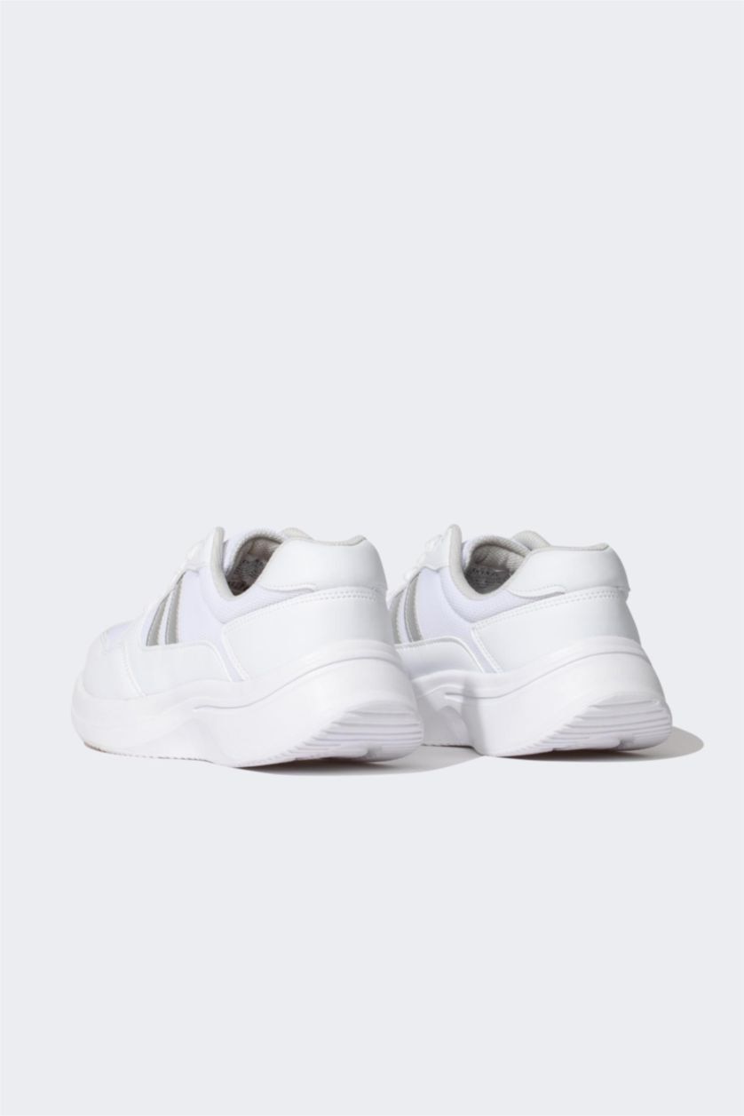 حريمي أبيض (000) حذاء رياضي حريمي جلد صناعي برباط