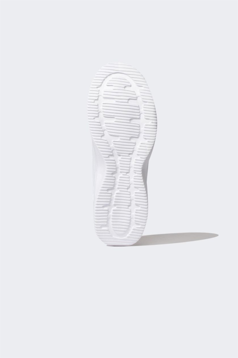 حريمي أبيض (000) حذاء رياضي حريمي جلد صناعي برباط