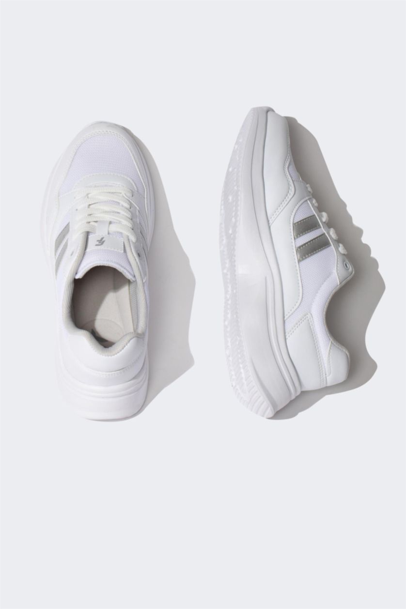 حريمي أبيض (000) حذاء رياضي حريمي جلد صناعي برباط