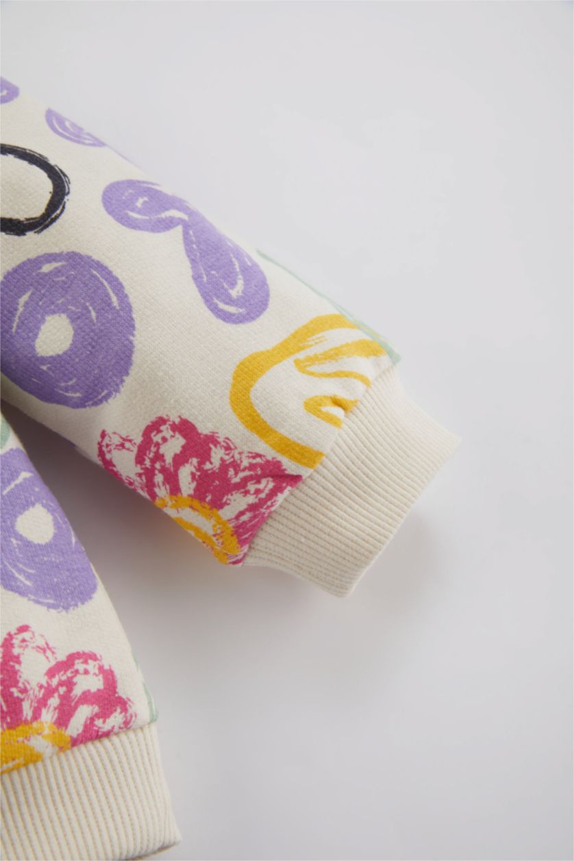 طفلة صغيرة بيج فاتح سويت شيرت بناتي قصة عادية بطبعة قلب