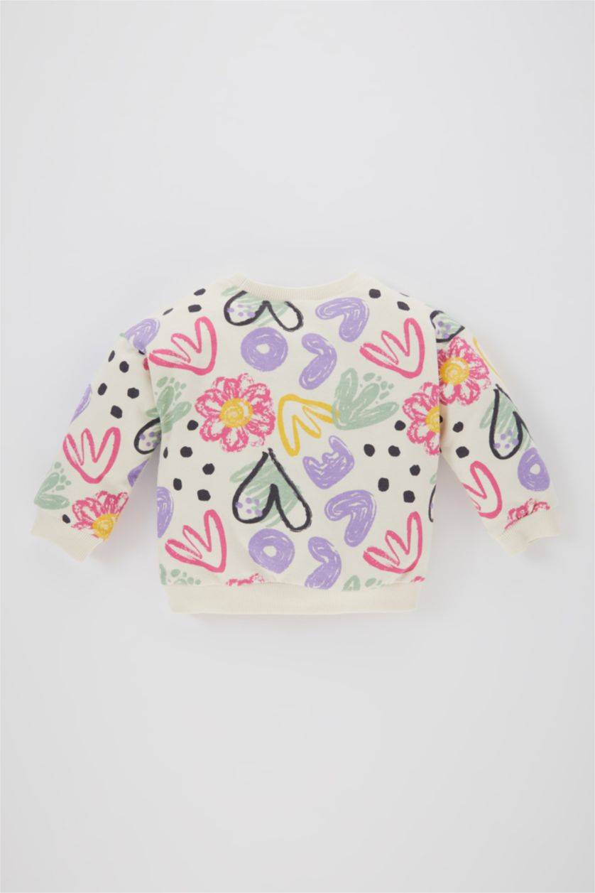 طفلة صغيرة بيج فاتح سويت شيرت بناتي قصة عادية بطبعة قلب