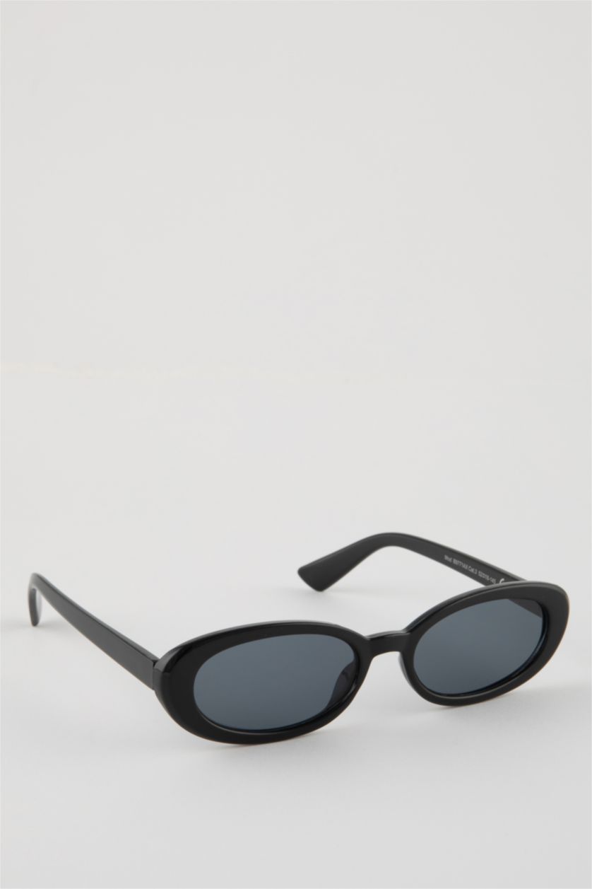 Woman Black Woman Oval Plastic Sunglasses